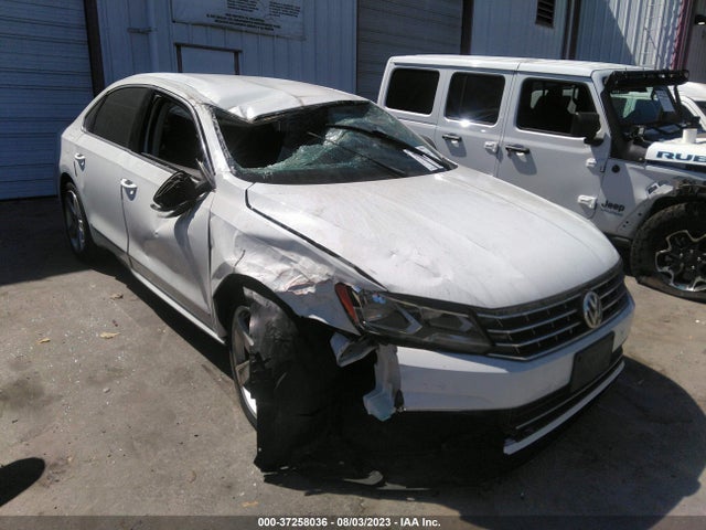 1VWAT7A38HC018525 Volkswagen Passat 1.8t S