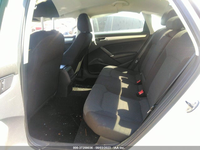 1VWAT7A38HC018525 Volkswagen Passat 1.8t S