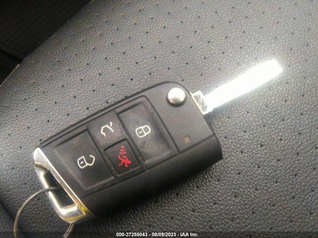3VV2B7AX8LM027490 Volkswagen TIGUAN SE