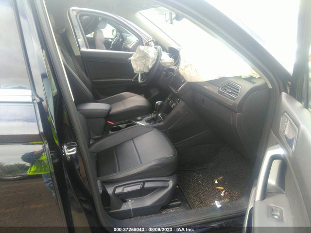 3VV2B7AX8LM027490 Volkswagen TIGUAN SE