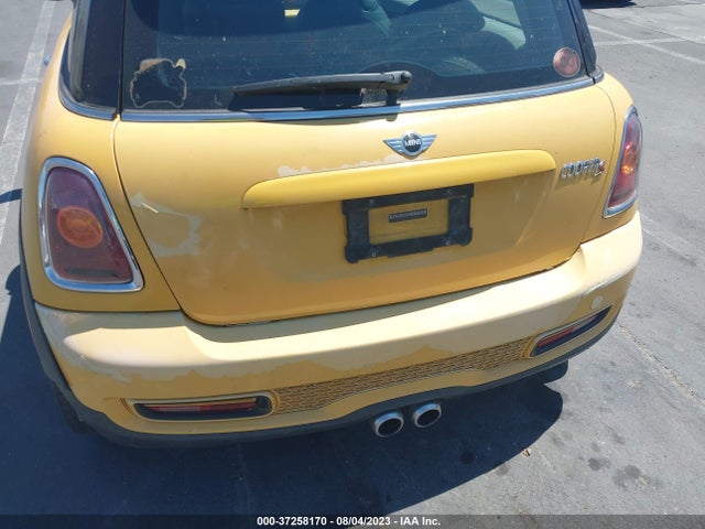2008 MINI COOPER HARDTOP S VIN: WMWMF73558TT90147