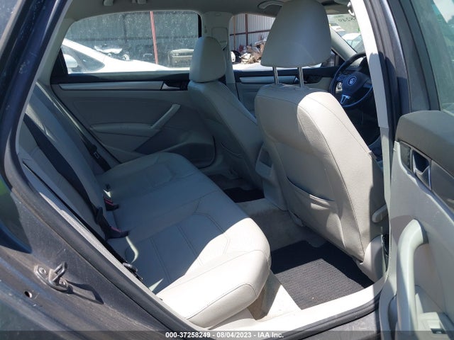 1VWAS7A3XFC007168 Volkswagen Passat 1.8t Wolfsburg Ed