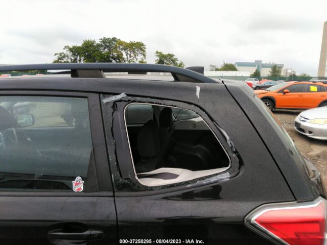 JF2SJABCXJH427922 Subaru Forester