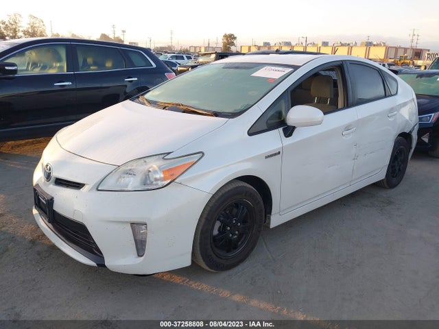 Toyota Prius Four 2015 JTDKN3DU5F0475483 Image 2