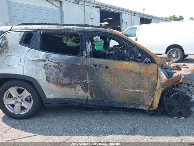 3C4NJDBBXNT223892 Jeep Compass Latitude 4x4
