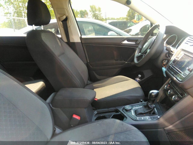 3VV0B7AX6JM130833 Volkswagen TIGUAN S