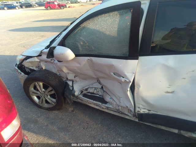 2011 HYUNDAI TUCSON GLS VIN: KM8JU3AC6BU230457
