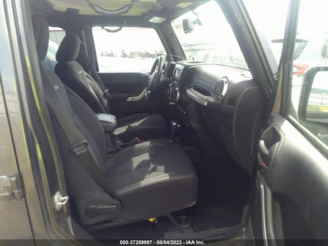 1C4BJWEG5GL203425 Jeep Wrangler Unlimited Sahara