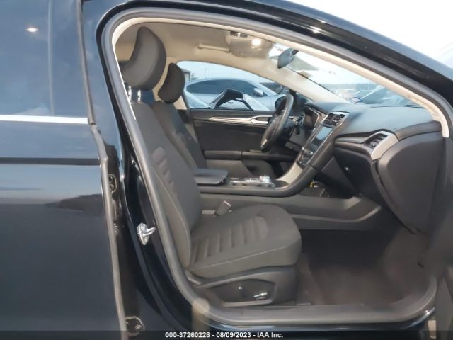 3FA6P0HD2HR242805 Ford FUSION SE