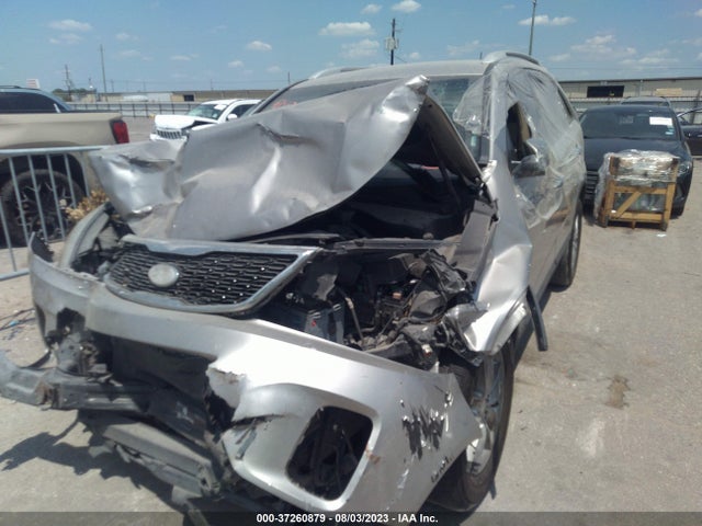 KIA SORENTO LX 2015 5XYKT4A65FG557922 Image 2