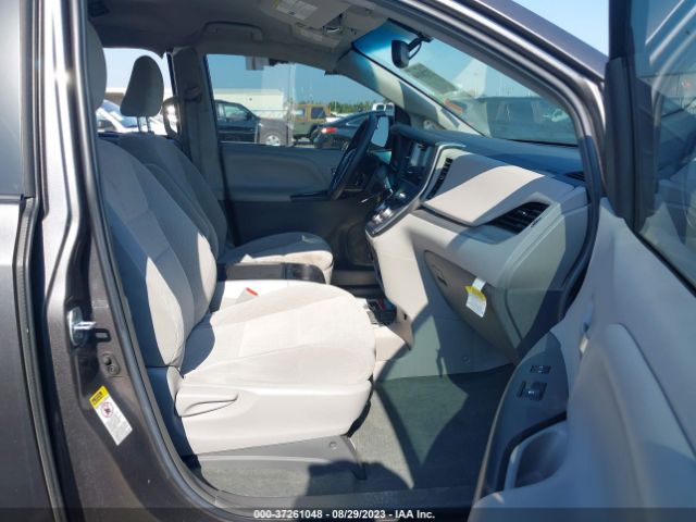5TDKZ3DC6HS847201 Toyota Sienna Le 8 Passenger