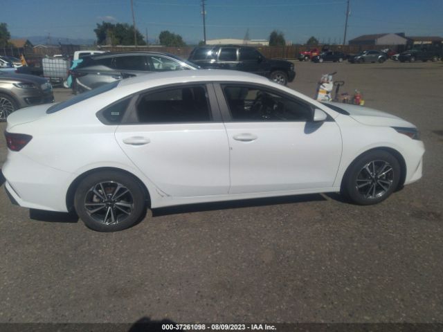 3KPF24AD8NE433254 KIA Forte Lxs