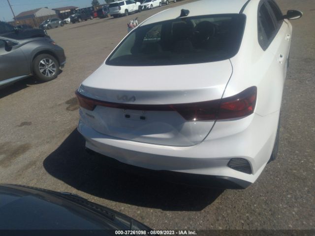 3KPF24AD8NE433254 KIA Forte Lxs