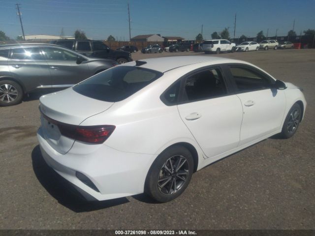 3KPF24AD8NE433254 KIA Forte Lxs