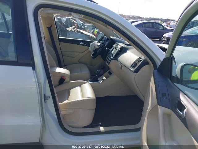 WVGAV7AX2GW555156 Volkswagen TIGUAN S