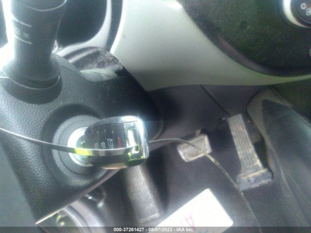 KNDJN2A29J7600929 KIA Soul Base