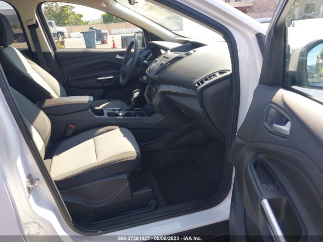 1FMCU0GD3JUC09815 Ford ESCAPE SE