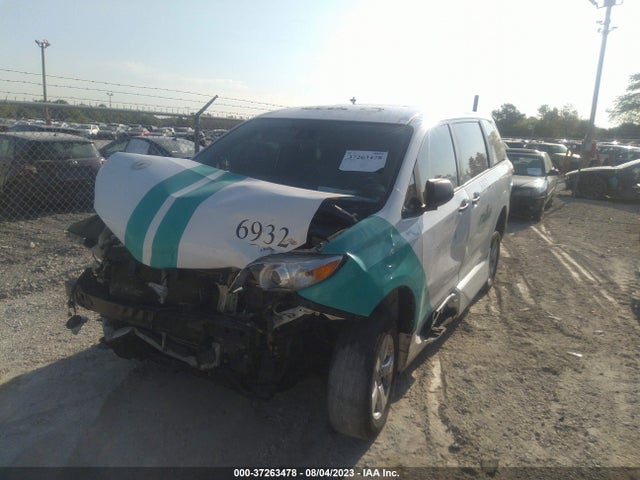 Toyota Sienna L 2020 5TDZZ3DC9LS033714 Image 2