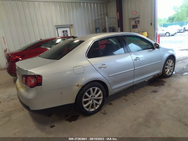 2010 VOLKSWAGEN JETTA SEDAN SE VIN: 3VWRZ7AJ4AM032121