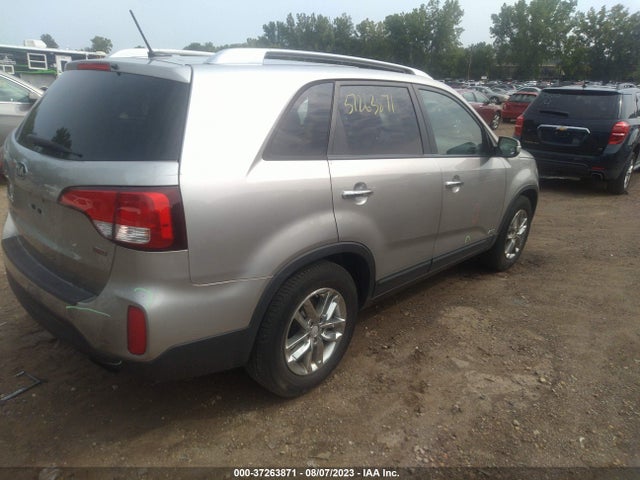 KIA SORENTO LX 2015 5XYKTCA68FG551784 Image 4