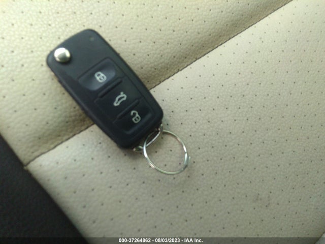 WVGAV7AX9GW588137 Volkswagen TIGUAN S