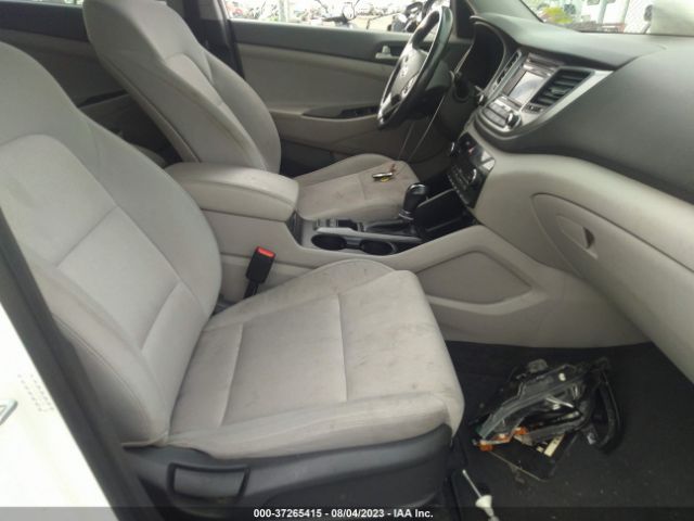 KM8J33A26HU568184 Hyundai Tucson Value
