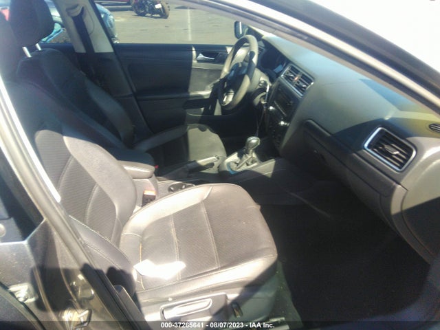 3VWD17AJ4EM241513 Volkswagen Jetta Sedan Se