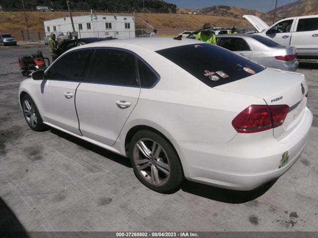 1VWBT7A38EC051542 Volkswagen Passat Se W/sunroof