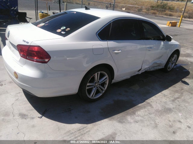 1VWBT7A38EC051542 Volkswagen Passat Se W/sunroof