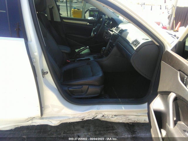1VWBT7A38EC051542 Volkswagen Passat Se W/sunroof