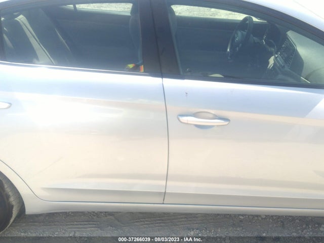 2018 HYUNDAI ELANTRA SE VIN: KMHD74LF4JU519305