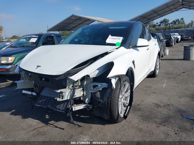 Tesla Model Y Long Range 2023 7SAYGDEE5PA126313 Image 2