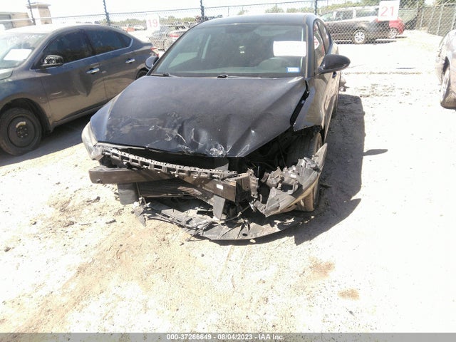 2018 HYUNDAI ELANTRA SEL VIN: KMHD84LF5JU504261
