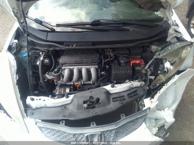 2013 HONDA FIT VIN: JHMGE8H37DC009309