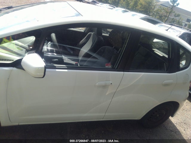 2013 HONDA FIT VIN: JHMGE8H37DC009309