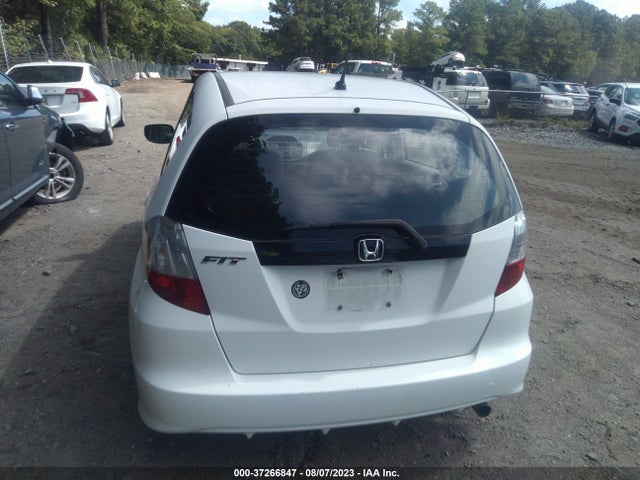 2013 HONDA FIT VIN: JHMGE8H37DC009309