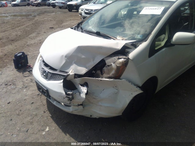 2013 HONDA FIT VIN: JHMGE8H37DC009309
