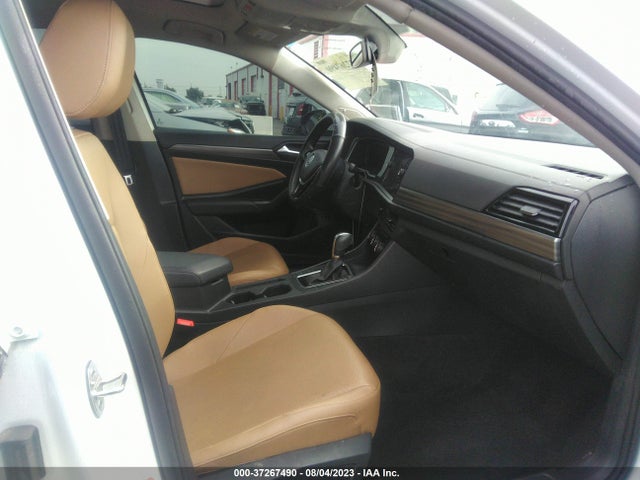 3VWE57BU8KM207586 Volkswagen JETTA SEL
