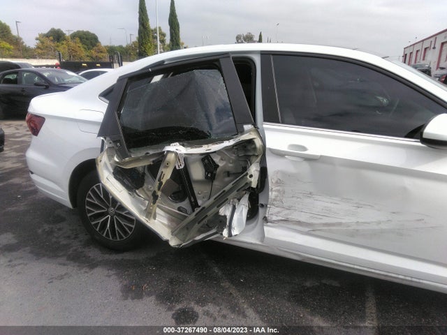 3VWE57BU8KM207586 Volkswagen JETTA SEL