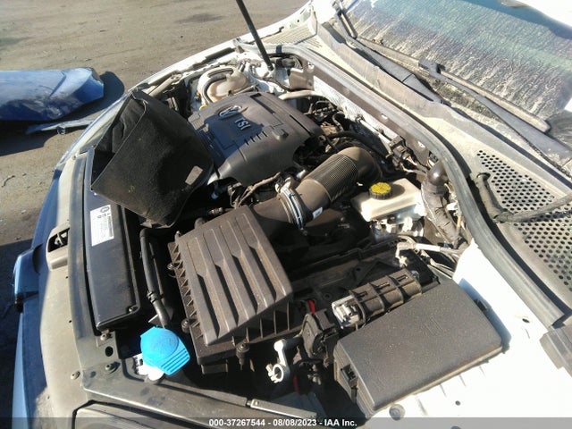 3VW117AU8GM033375 Volkswagen Golf Tsi S