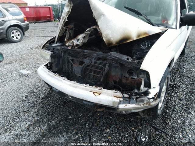 2003 CHEVROLET S-10 LS VIN: 1GCDT19X638111950