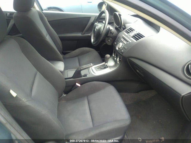 2011 MAZDA MAZDA3 I SPORT VIN: JM1BL1UG3B1432124