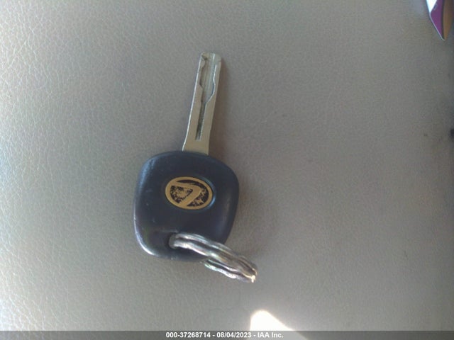 2002 LEXUS ES 300 VIN: JTHBF30G020009739