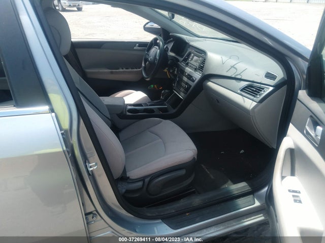 2015 HYUNDAI SONATA 2.4L SE VIN: 5NPE24AF1FH152858