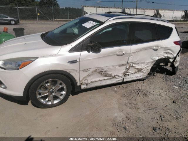 1FMCU9J90EUD13919 Ford Escape Titanium