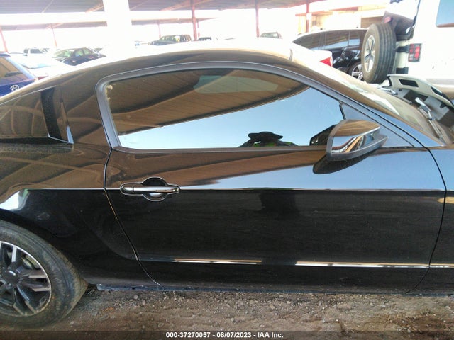 2014 FORD MUSTANG V6 VIN: 1ZVBP8AM5E5268828