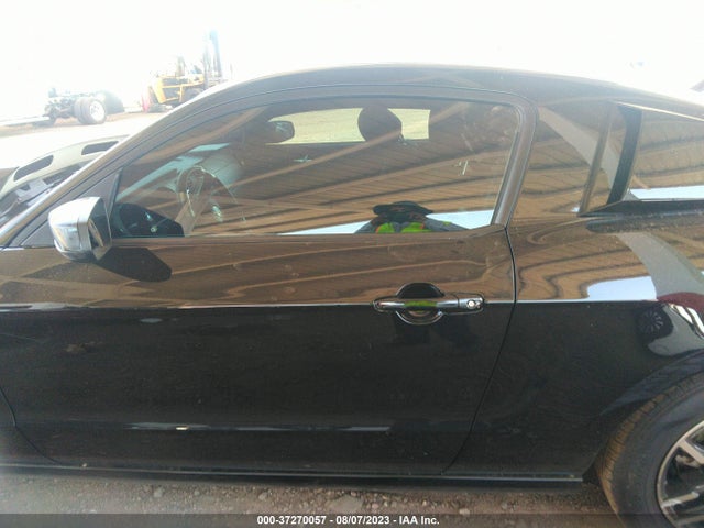 2014 FORD MUSTANG V6 VIN: 1ZVBP8AM5E5268828