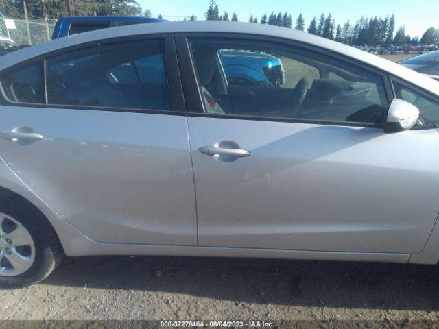 3KPFK4A78JE262493 KIA FORTE LX