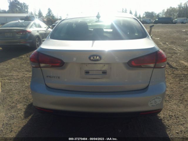 3KPFK4A78JE262493 KIA FORTE LX