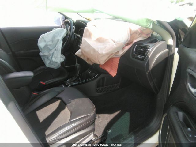 3C4NJCBBXLT176788 Jeep Compass Altitude